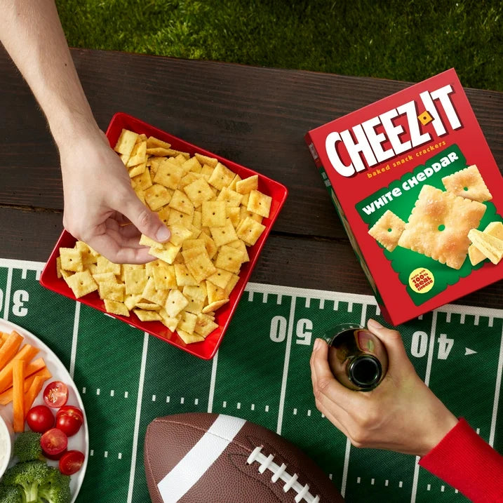 Cheez-It White Cheddar Cheese Crackers, Baked Snack Crackers, 21 oz