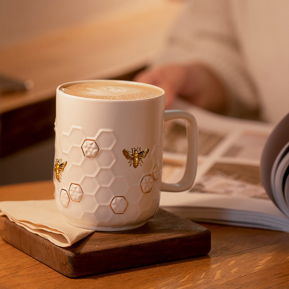 Honey Bee Mug with Lid, Ceramics 15.5 oz-3